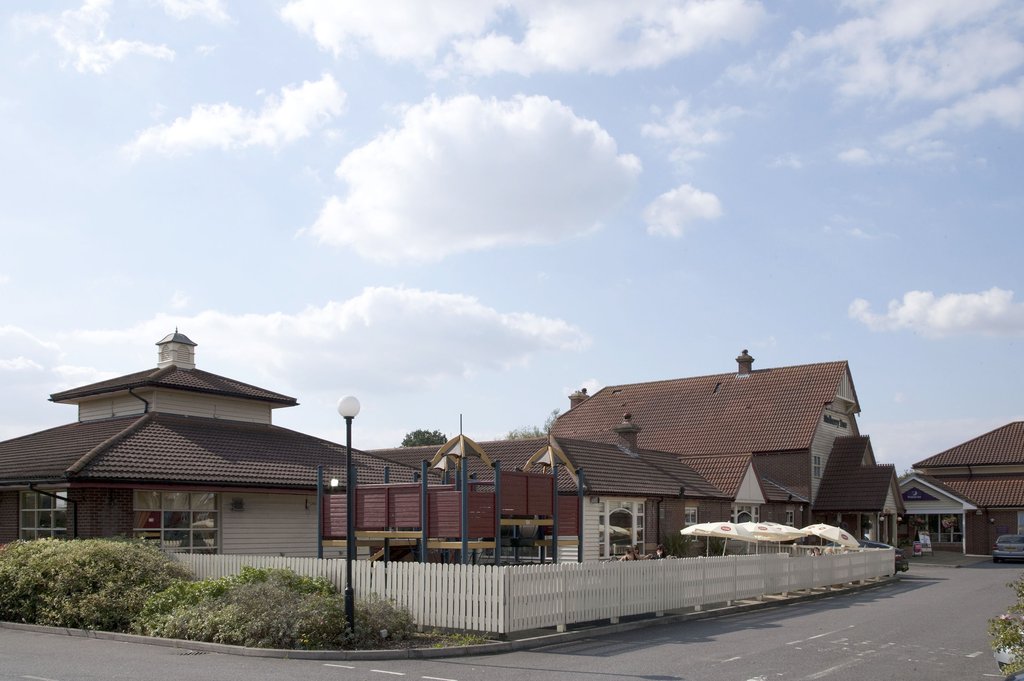 Premier Inn Braintree (A120) - Tap to explore photos