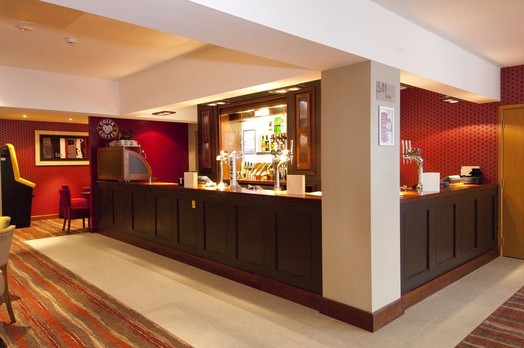 Premier Inn Cardiff City Centre (Queen Street) - Tap to explore photos