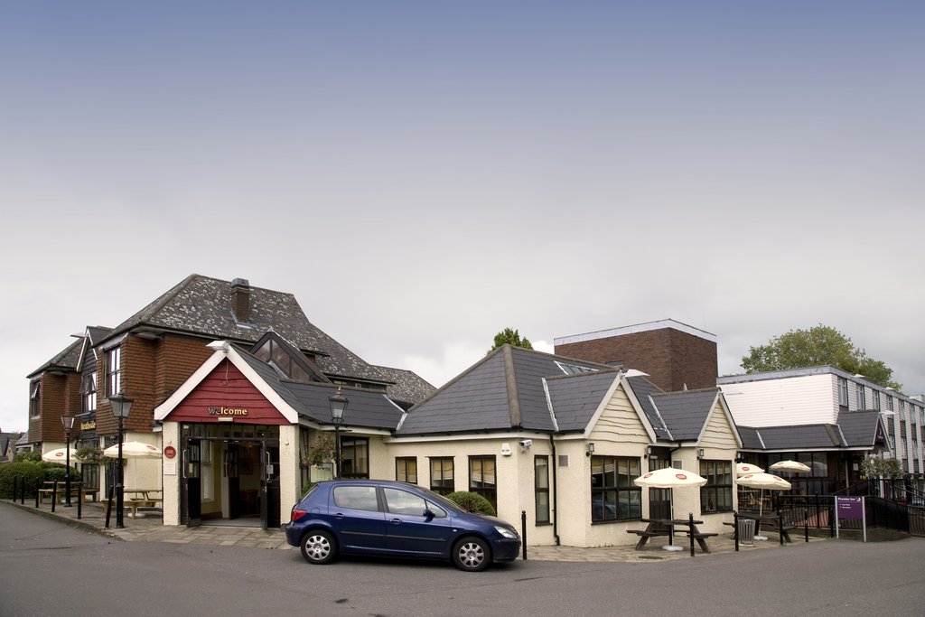 Premier Inn Epsom South - Tap to explore photos