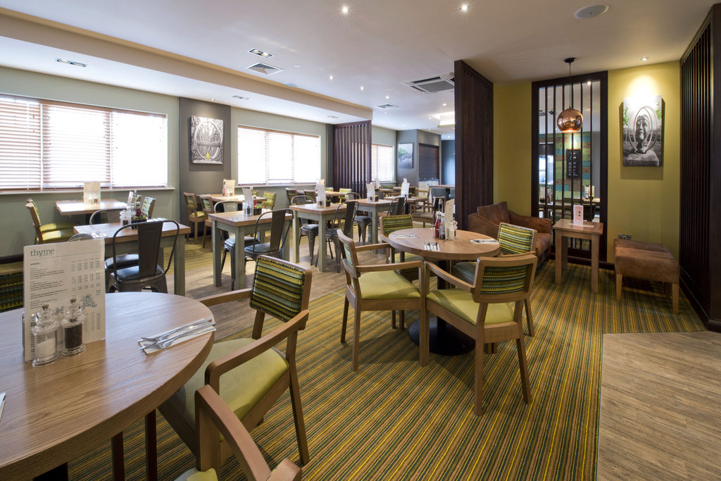 Premier Inn Glasgow Braehead - Tap to explore photos