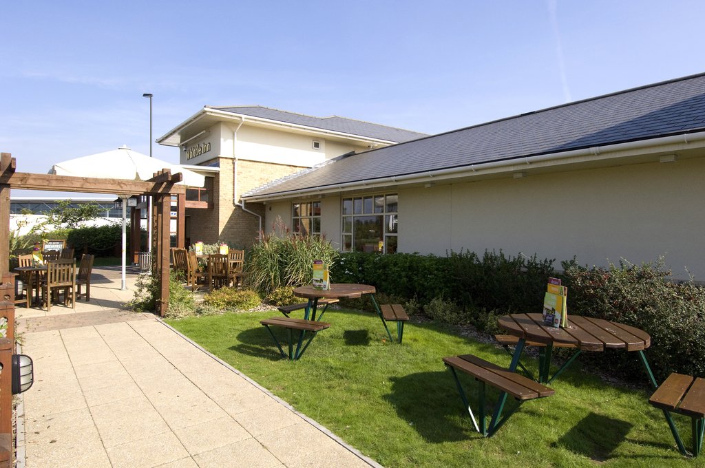 Premier Inn Gloucester Business Park - Tap to explore photos