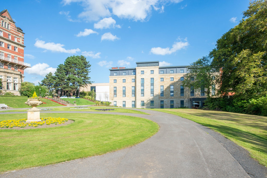 Premier Inn Harrogate Town Centre - Tap to explore photos