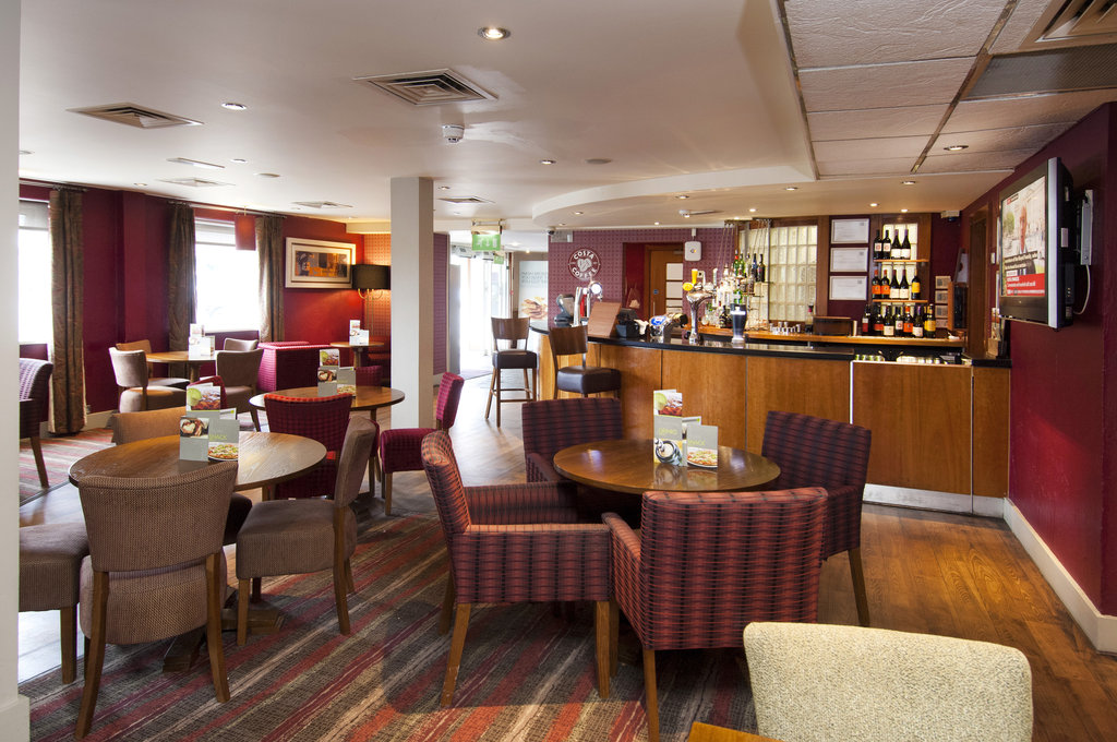 Premier Inn Leeds City - Elland Road - Tap to explore photos