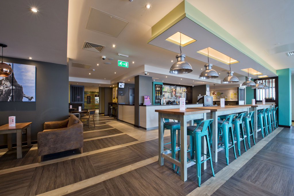Premier Inn Leeds Cc (Whitehall Road) - Tap to explore photos