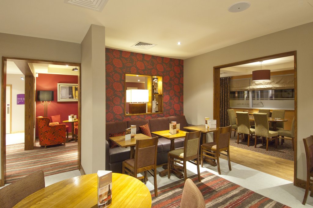 Premier Inn Liverpool John Lennon Airport - Tap to explore photos