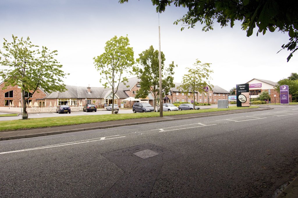 Premier Inn Manchester - Sale - Tap to explore photos