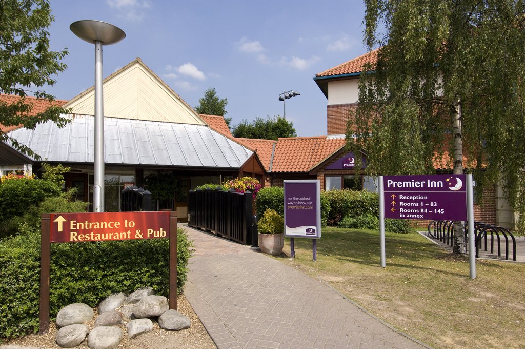 Premier Inn Oxford Cowley - Tap to explore photos
