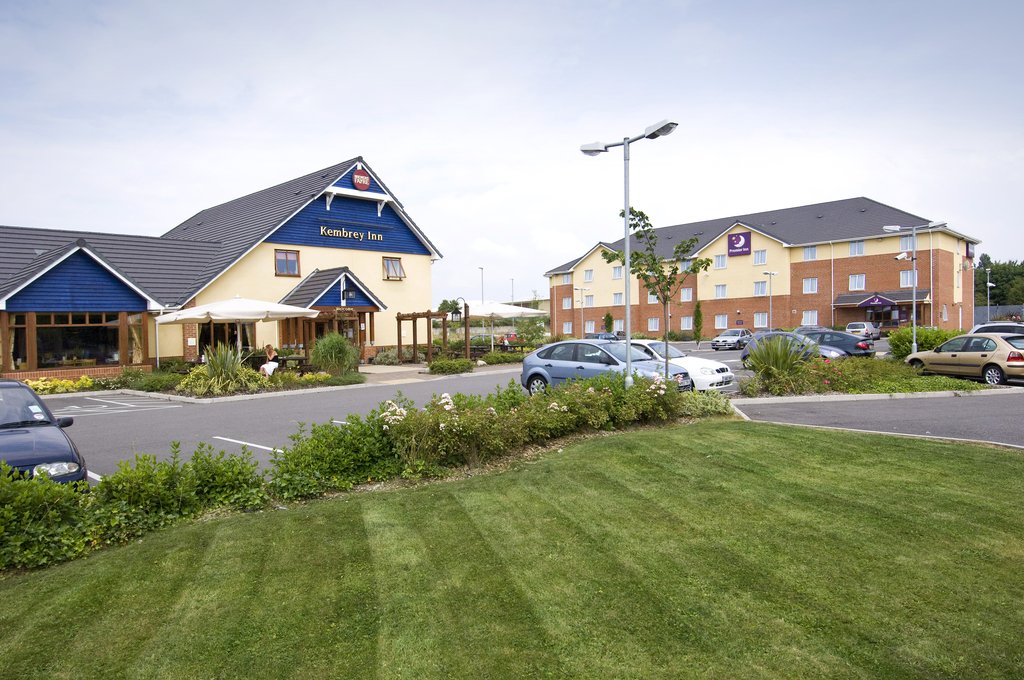 Premier Inn Swindon Central - Tap to explore photos