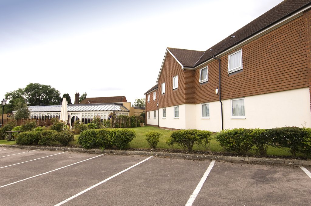 Premier Inn Tring - Tap to explore photos