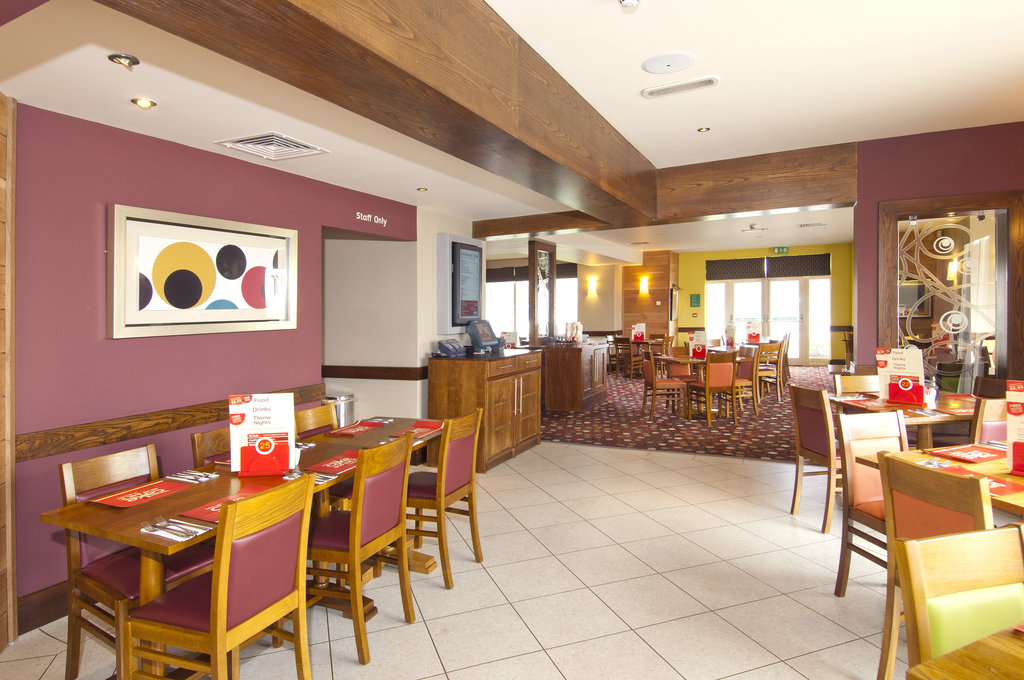 Premier Inn Widnes - Tap to explore photos