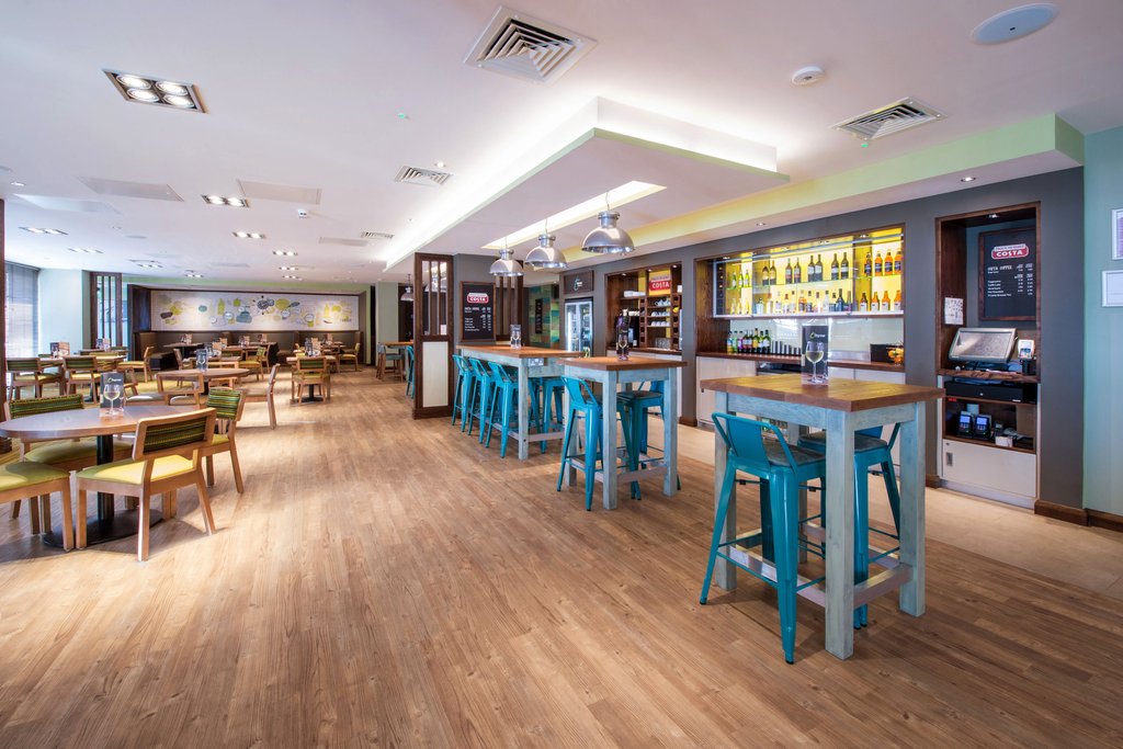 Premier Inn Worthing Seafront - Tap to explore photos