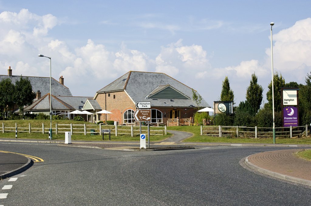 Premier Inn Salisbury North Bishopdown - Tap to explore photos