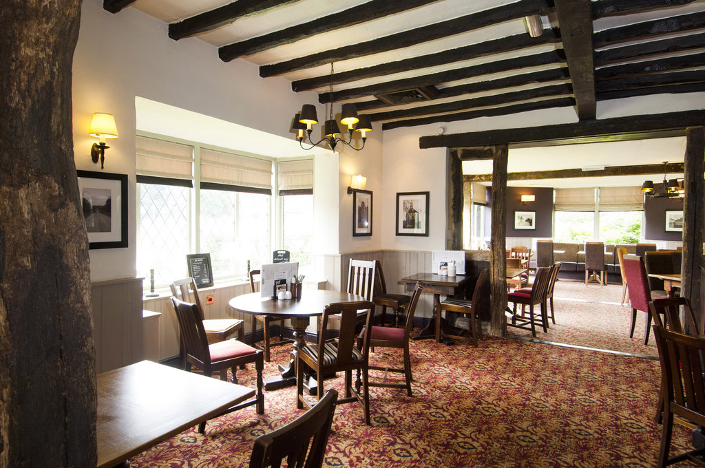 Premier Inn Silverstone - Tap to explore photos