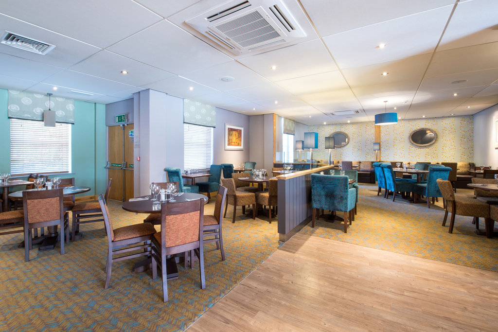 Premier Inn Stoke/Trentham Gardens - Tap to explore photos