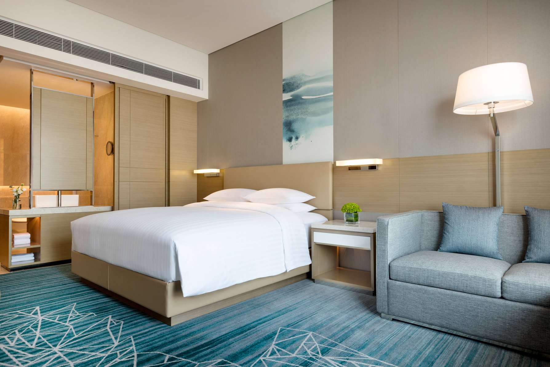 Courtyard by Marriott Shunde Longjiang - Tap to explore photos