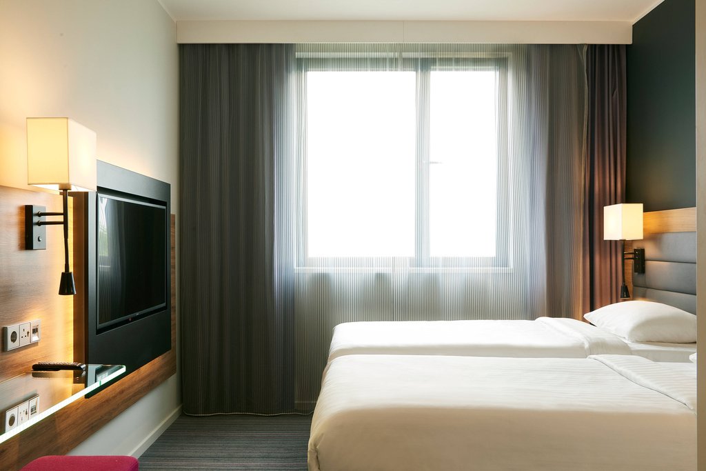 Premier Inn Southampton City Centre (West Quay) - Tap to explore photos
