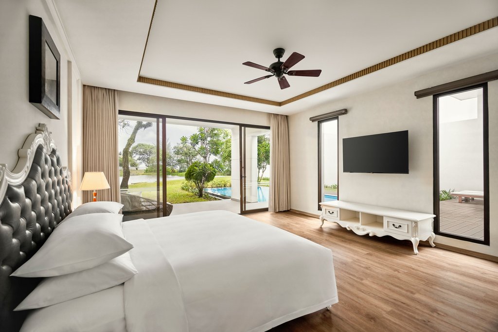 Sheraton Phu Quoc Long Beach Resort - Tap to explore photos