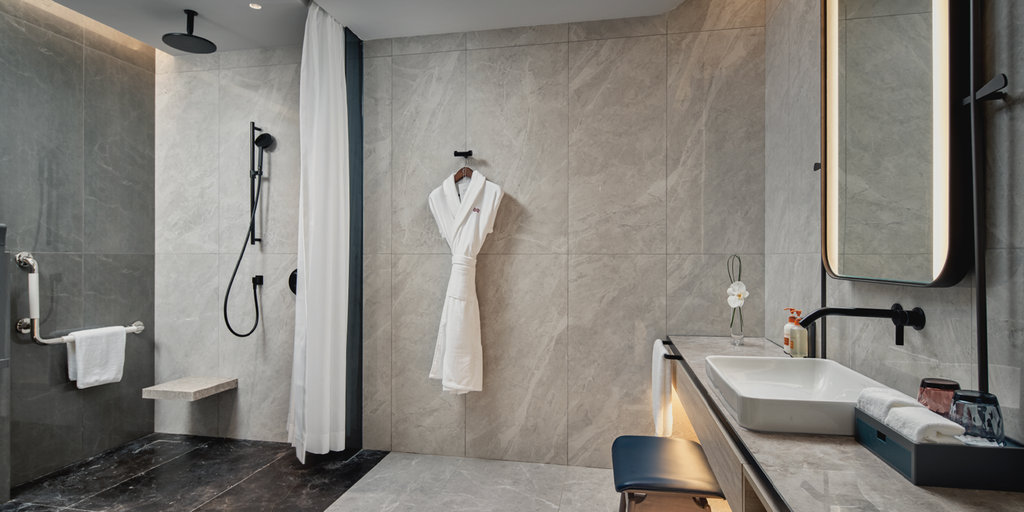 Crowne Plaza Hangzhou Riverside by IHG - Tap to explore photos