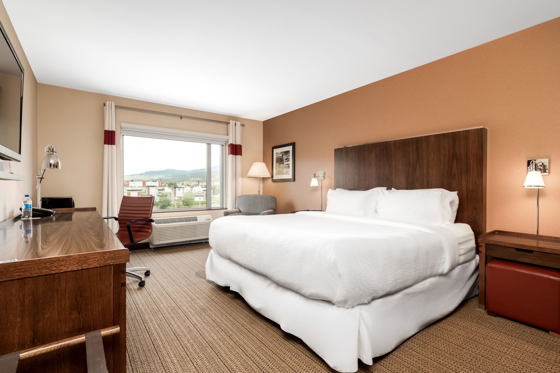 Four Points by Sheraton Kelowna Airport - Tap to explore photos