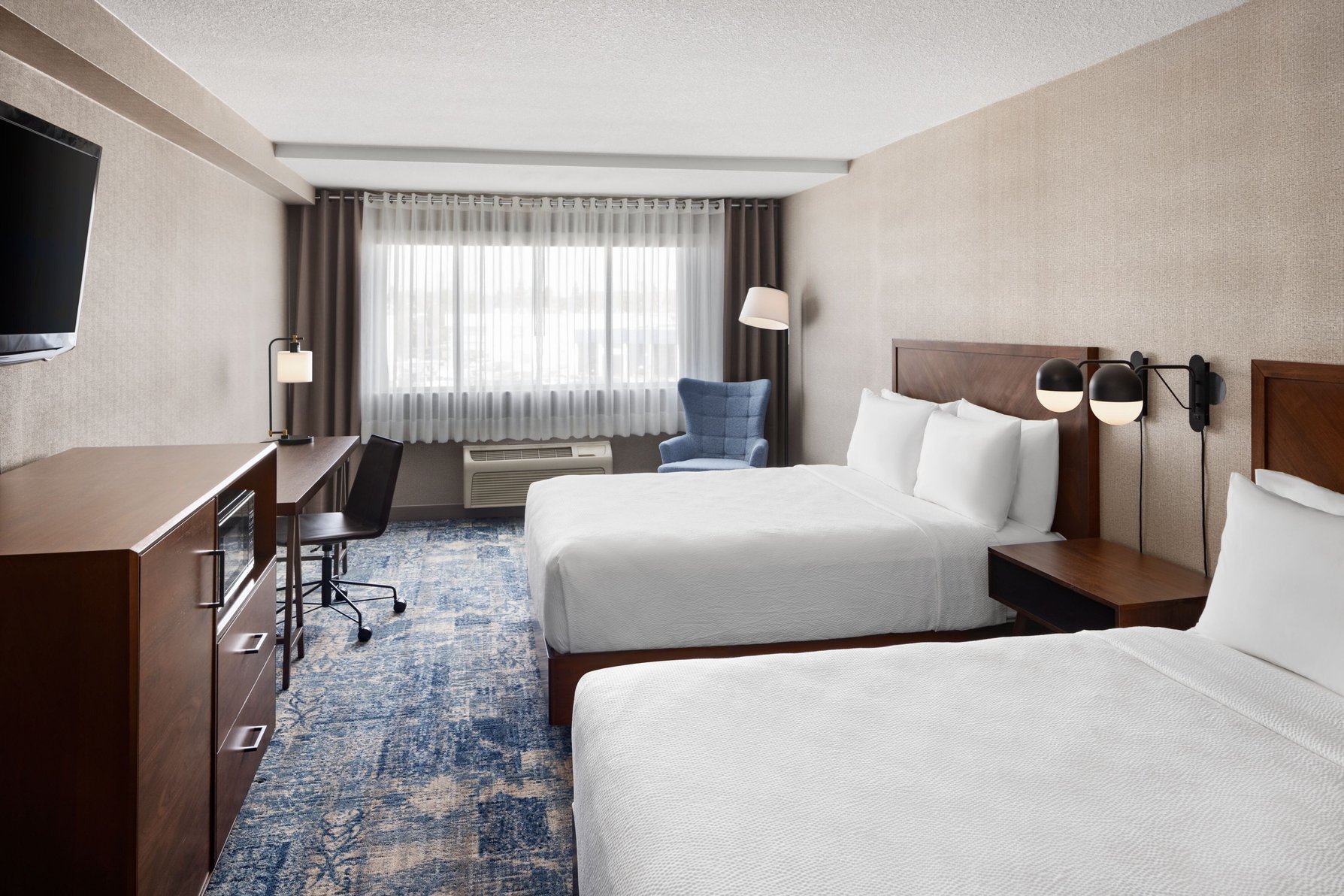 Four Points by Sheraton Edmonton South - Tap to explore photos