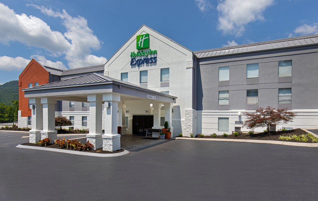 Holiday Inn Express & Suites KIMBALL - Tap to explore photos