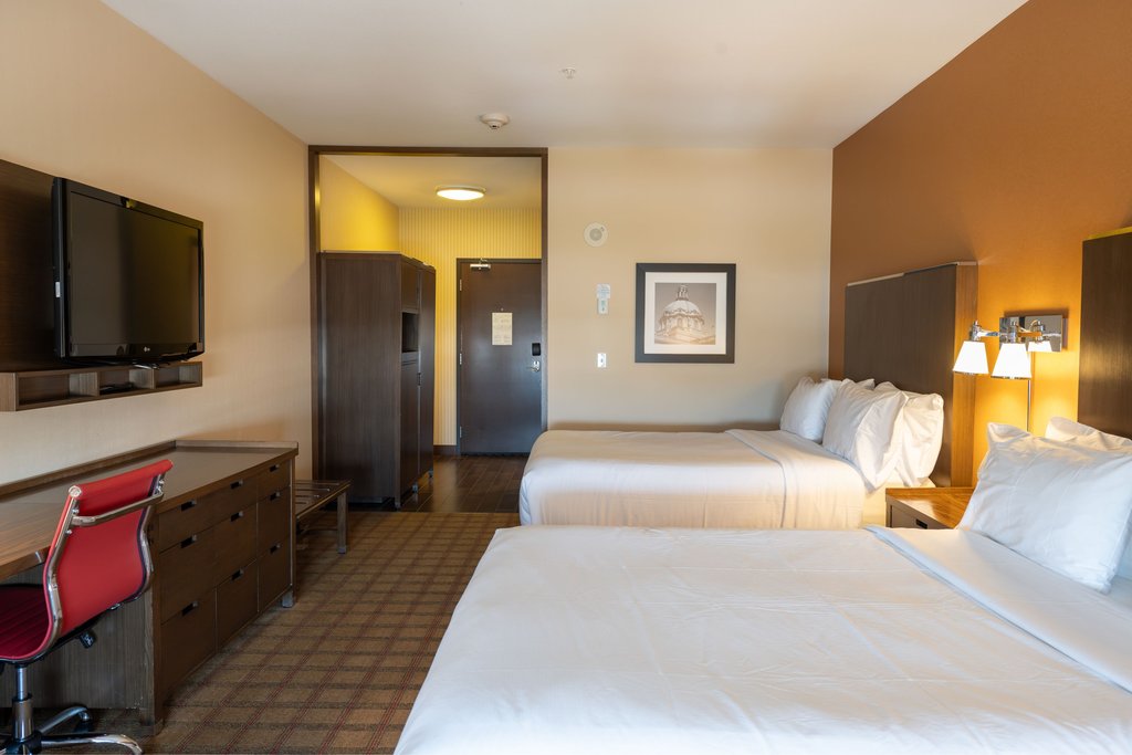 Four Points by Sheraton Edmonton International Airport - Tap to explore photos