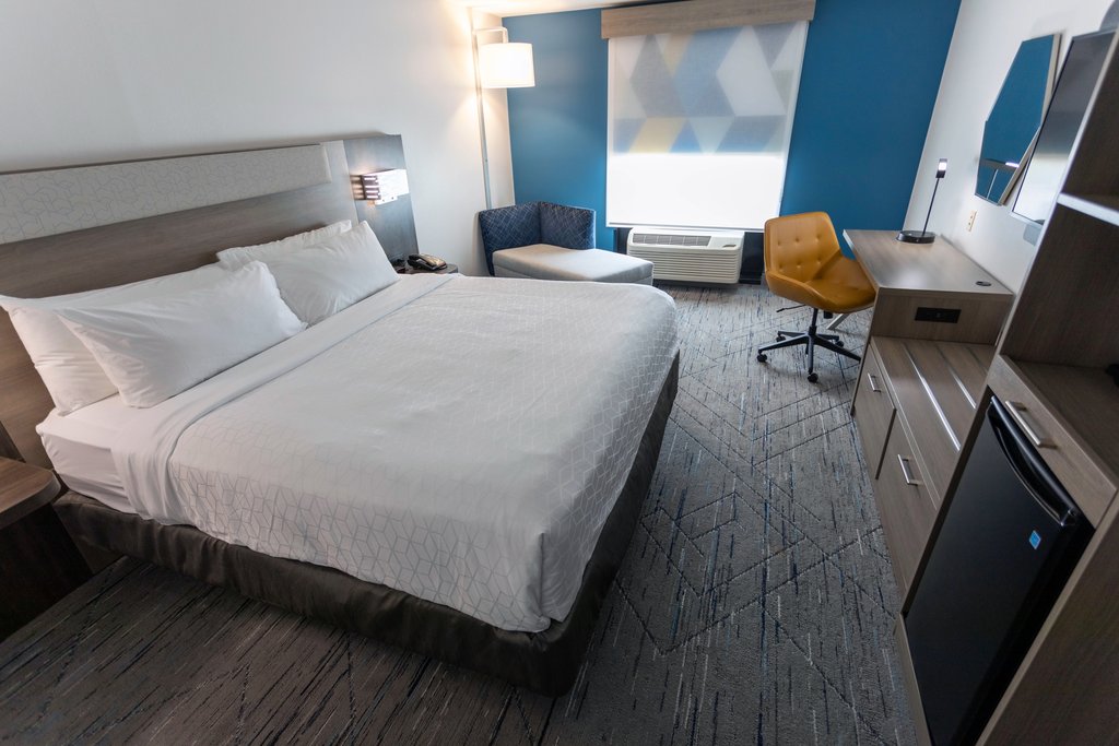 Holiday Inn Express & Suites HUNTSVILLE AIRPORT - Tap to explore photos