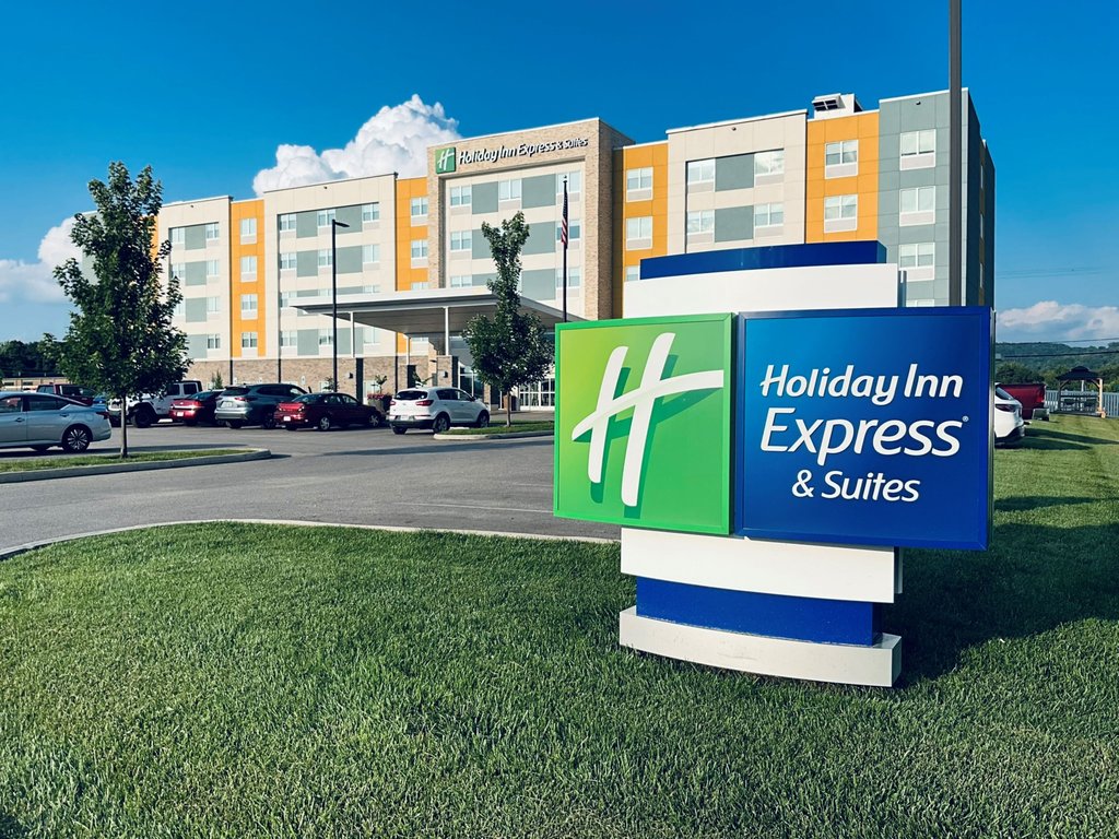 Holiday Inn Express & Suites MOUNDSVILLE - Tap to explore photos