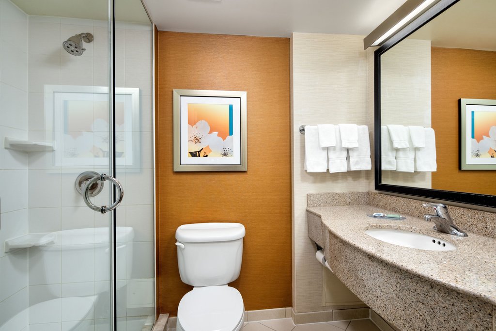 Fairfield Inn & Suites by Marriott Toronto Airport - Tap to explore photos