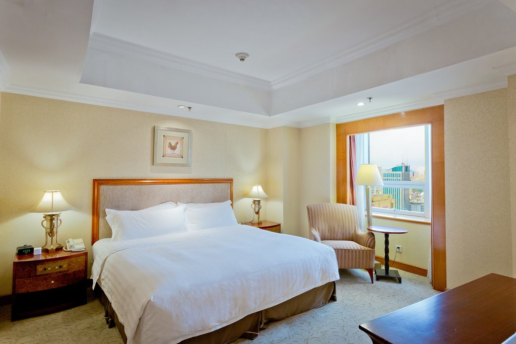 Crowne Plaza QINGDAO - Tap to explore photos