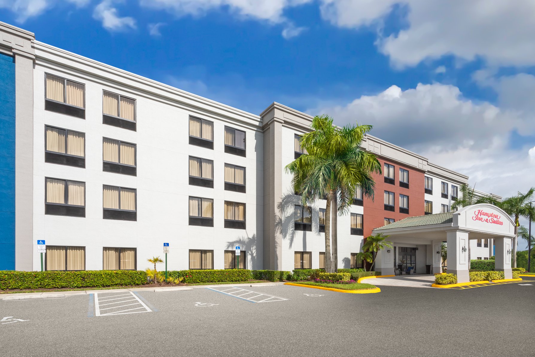 Hampton Inn & Suites by Hilton Boynton Beach - Tap to explore photos