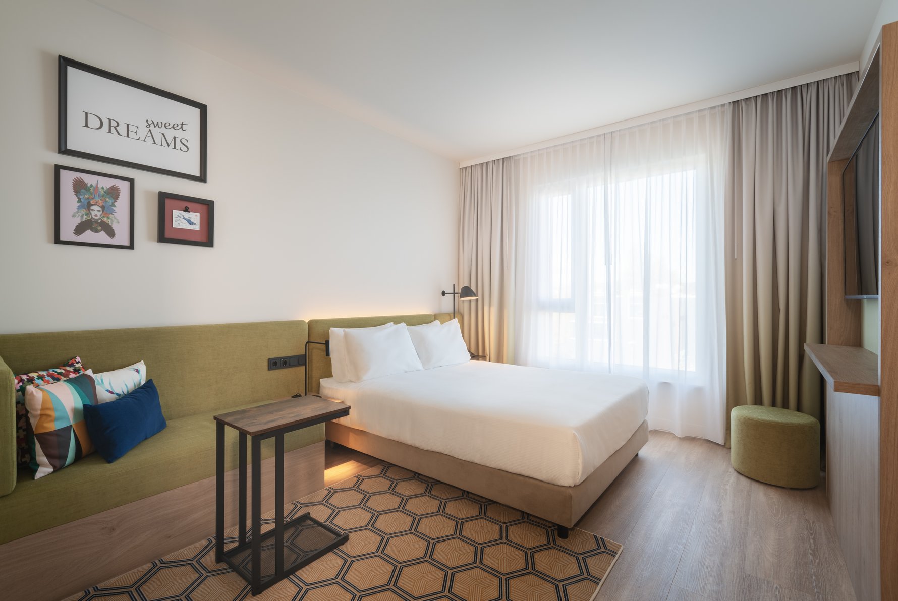 Hampton by Hilton Konstanz - Tap to explore photos