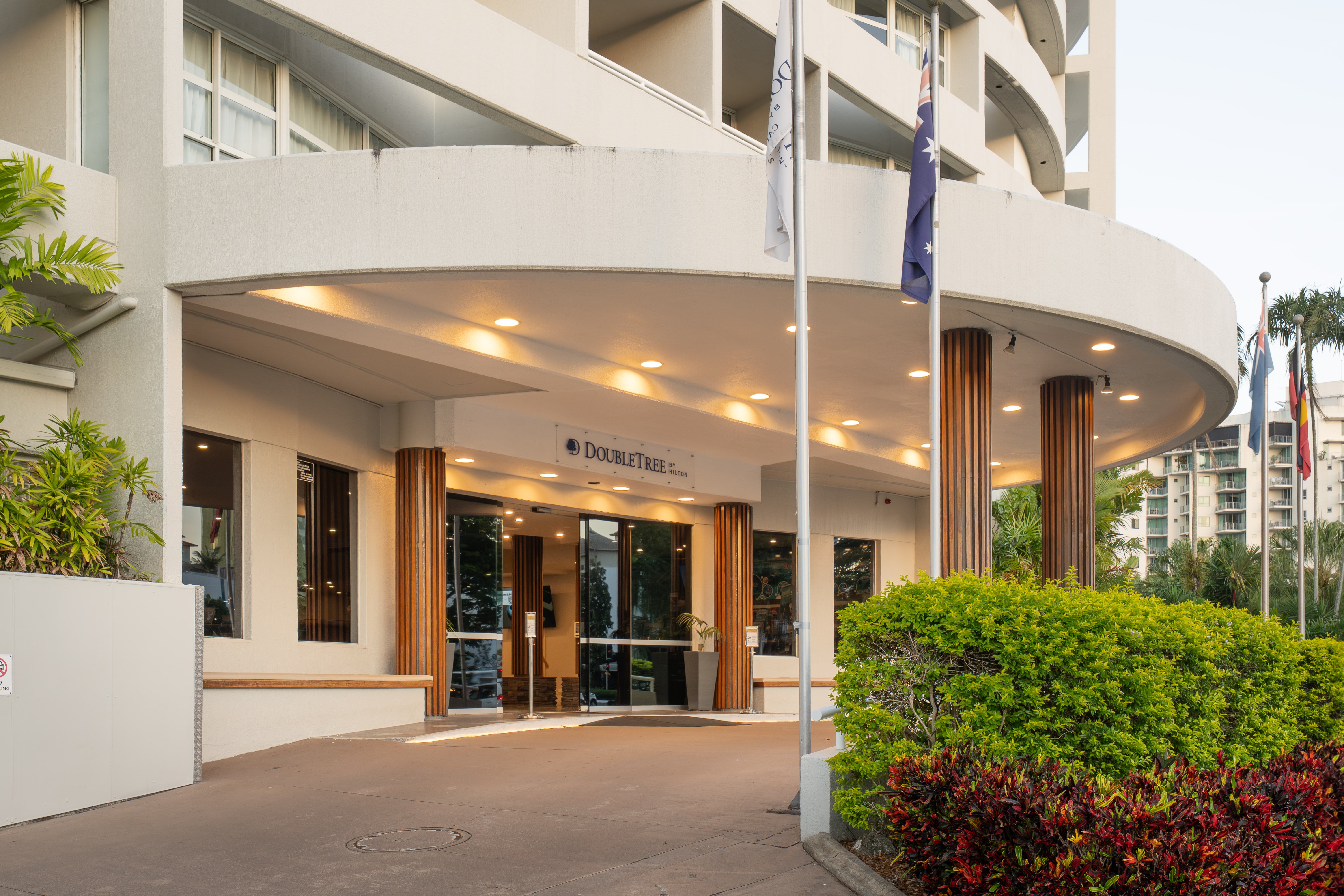 DoubleTree by Hilton Cairns