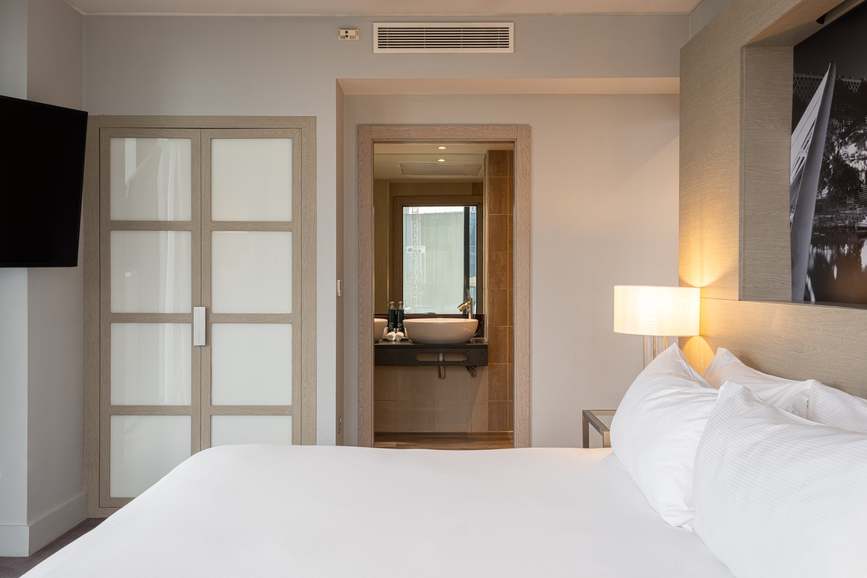THE MANCHESTER DEANSGATE HOTEL by IHG - Tap to explore photos