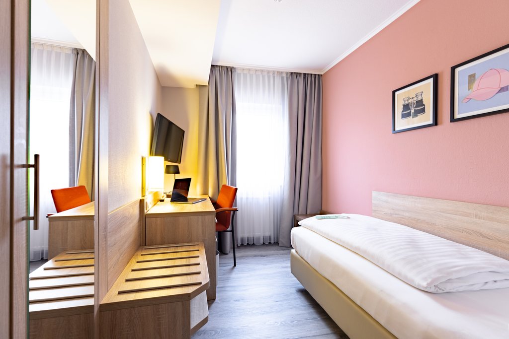 Garner Hotel BREMEN NORTH by IHG - Tap to explore photos