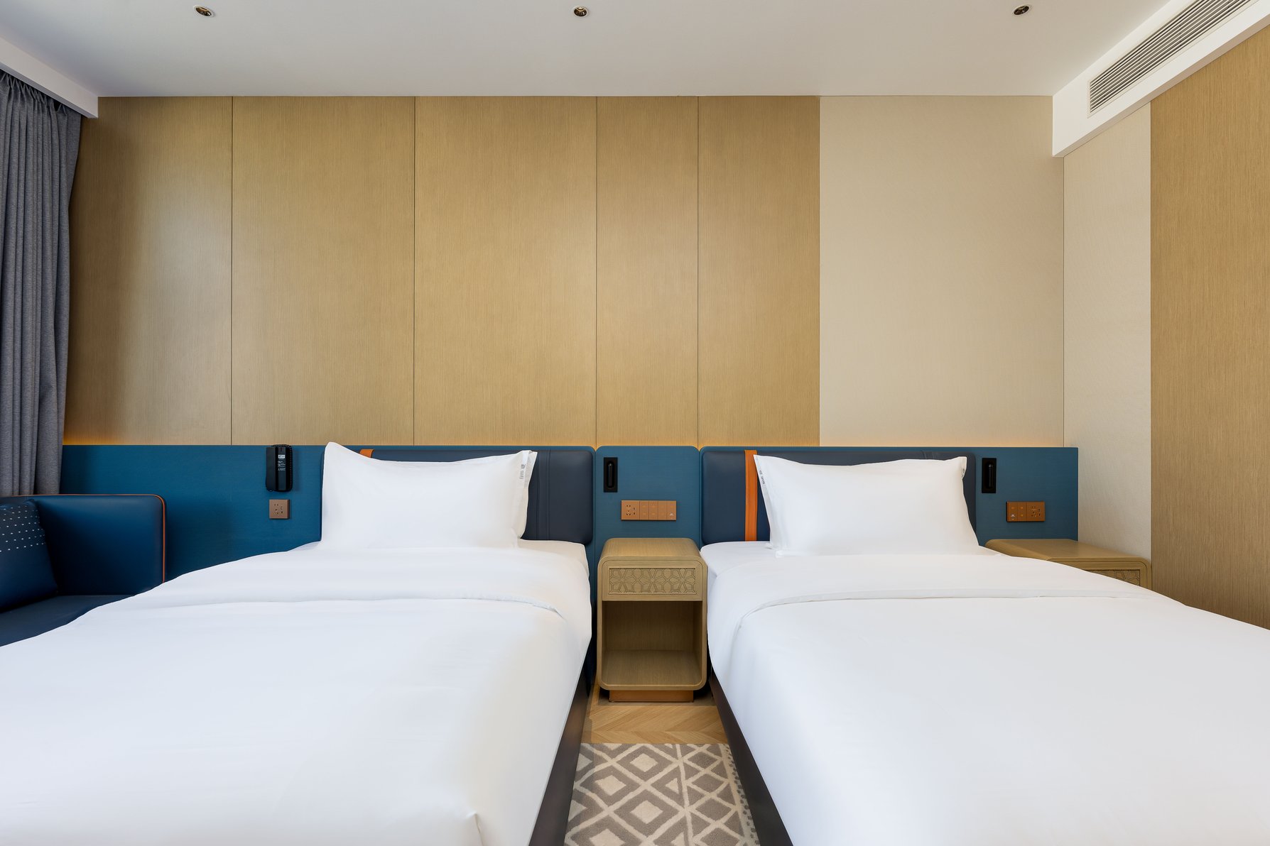 Holiday Inn Express KASHGAR DOWNTOWN by IHG - Tap to explore photos