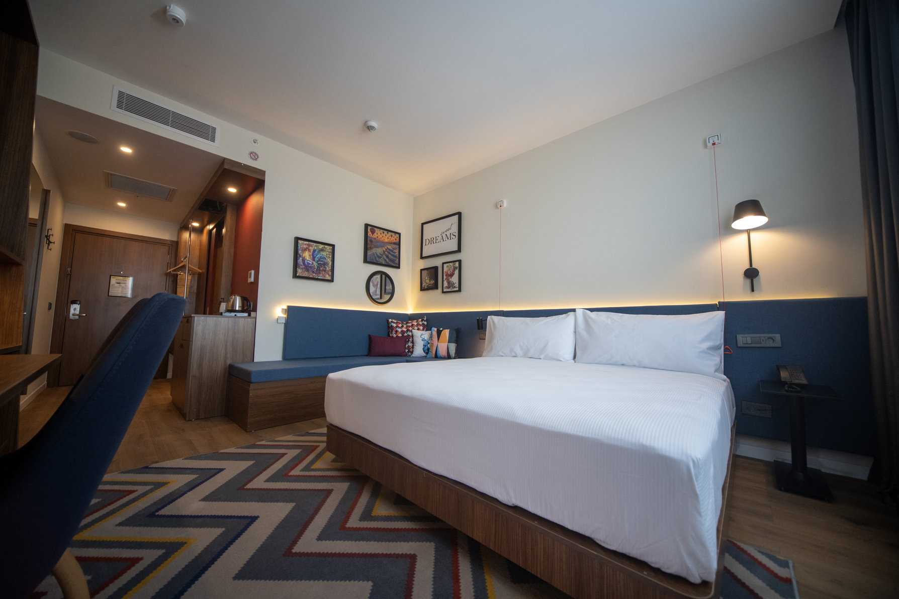 Hampton by Hilton Denizli - Tap to explore photos