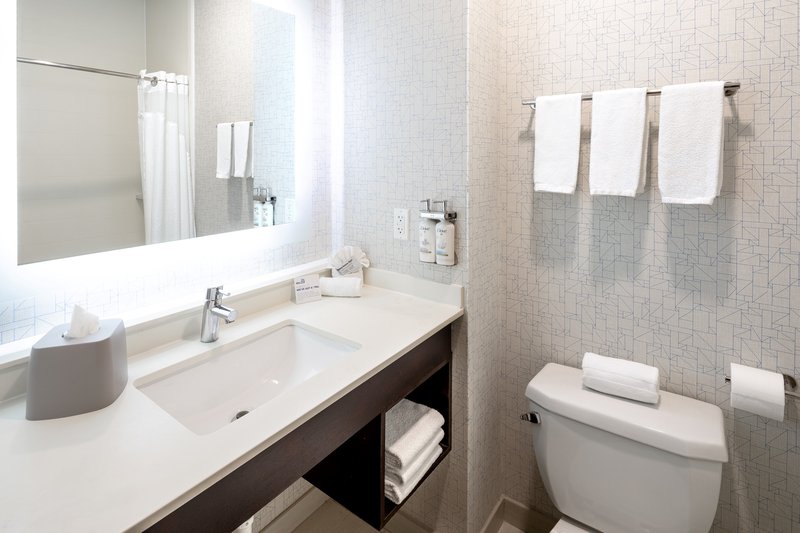 Holiday Inn Express and Suites Chicago West – St Charles