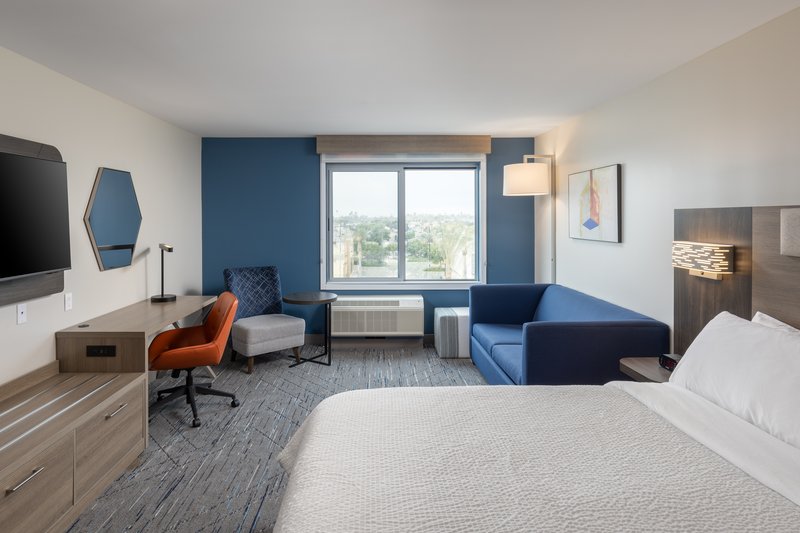 1 King Bed Ste Comm Mob Access Roll Shwr