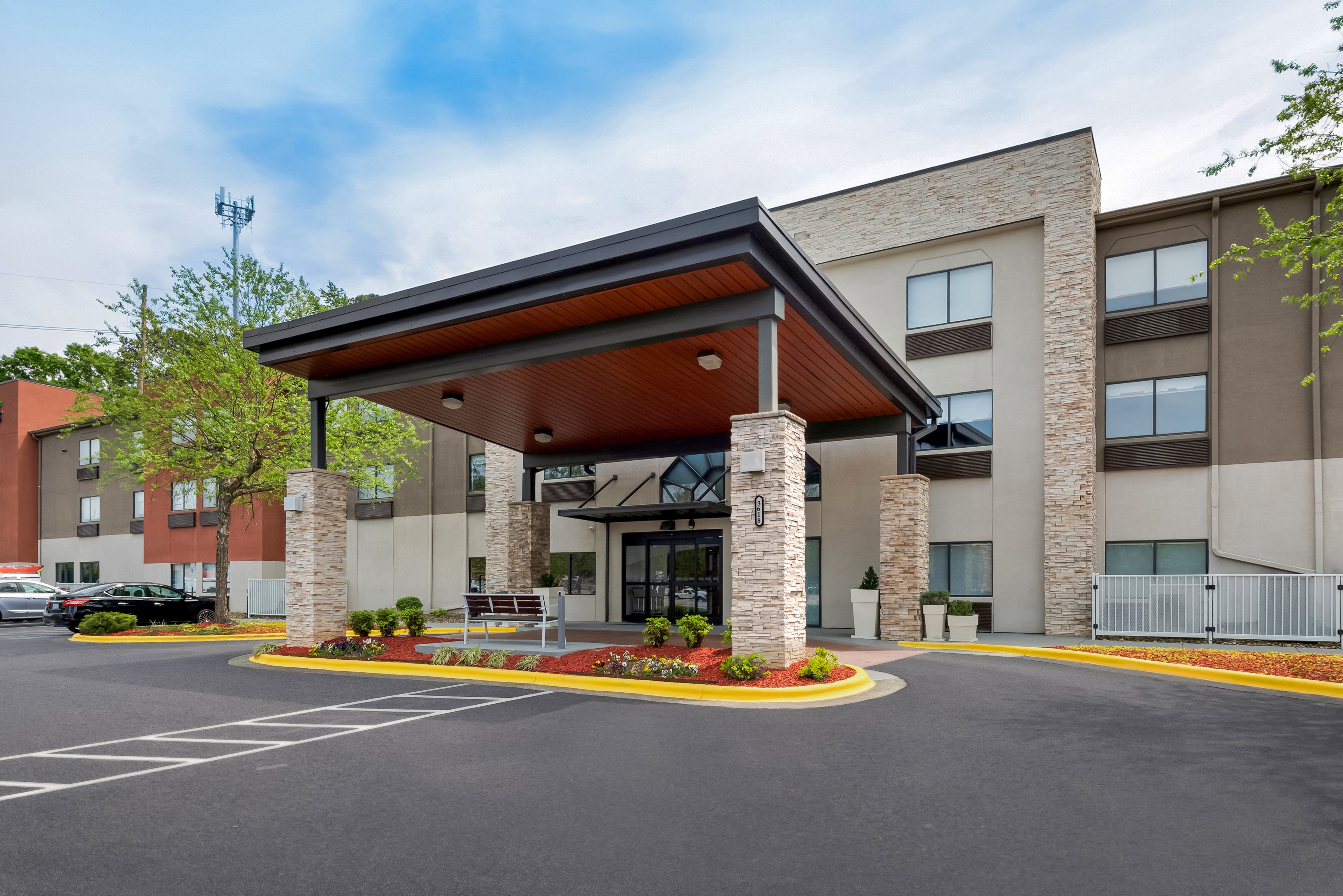 Holiday Inn Express & Suites Raleigh NE