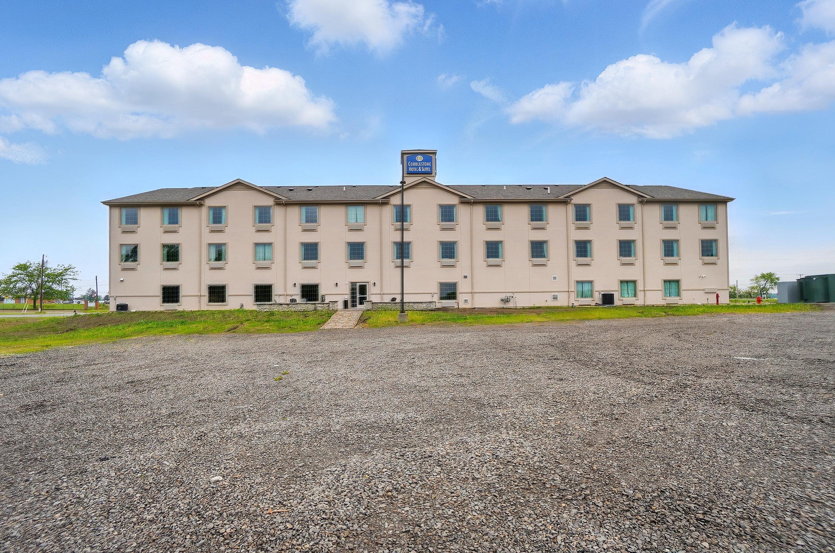 Cobblestone Hotel & Suites