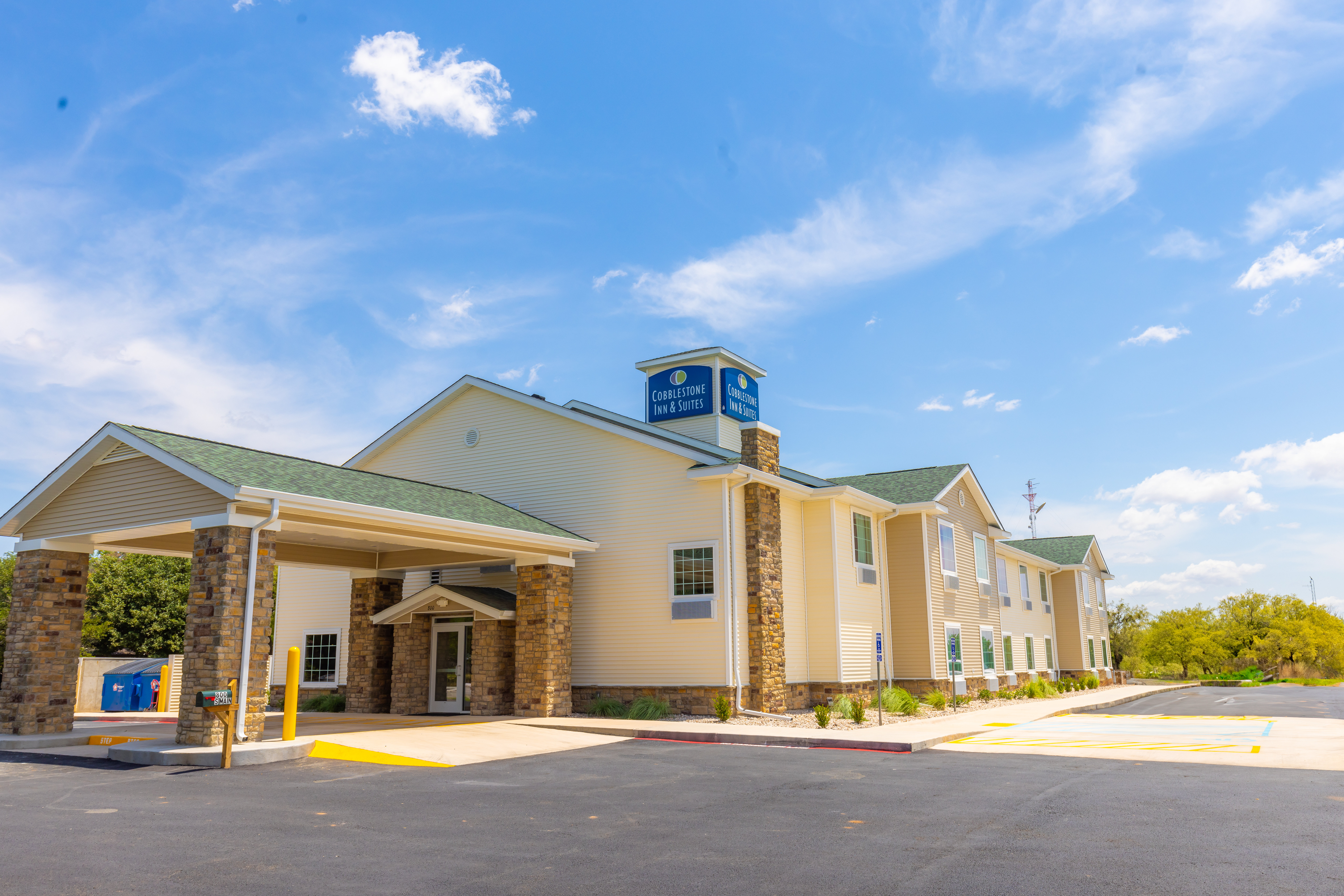 Cobblestone Inn & Suites-Winters