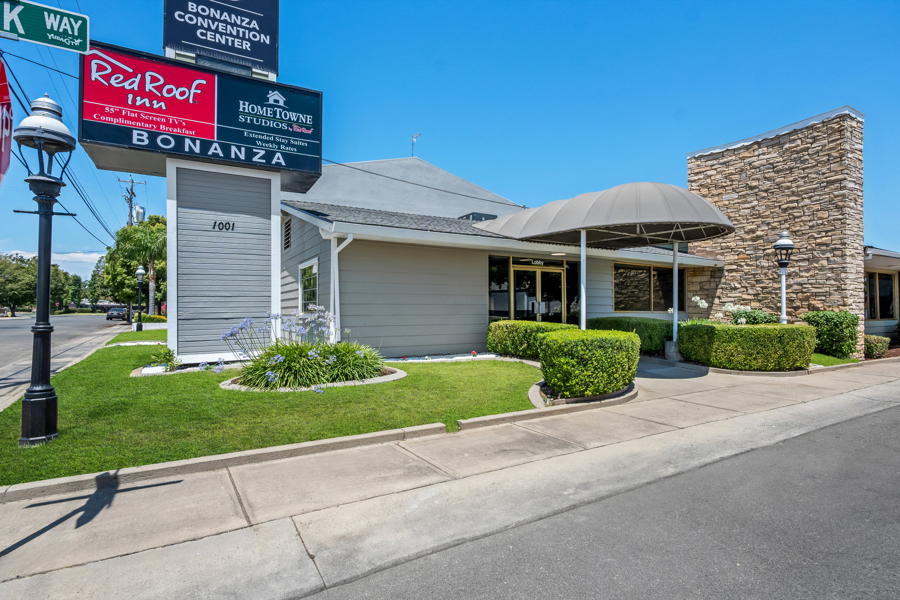HomeTowne Studios Yuba City