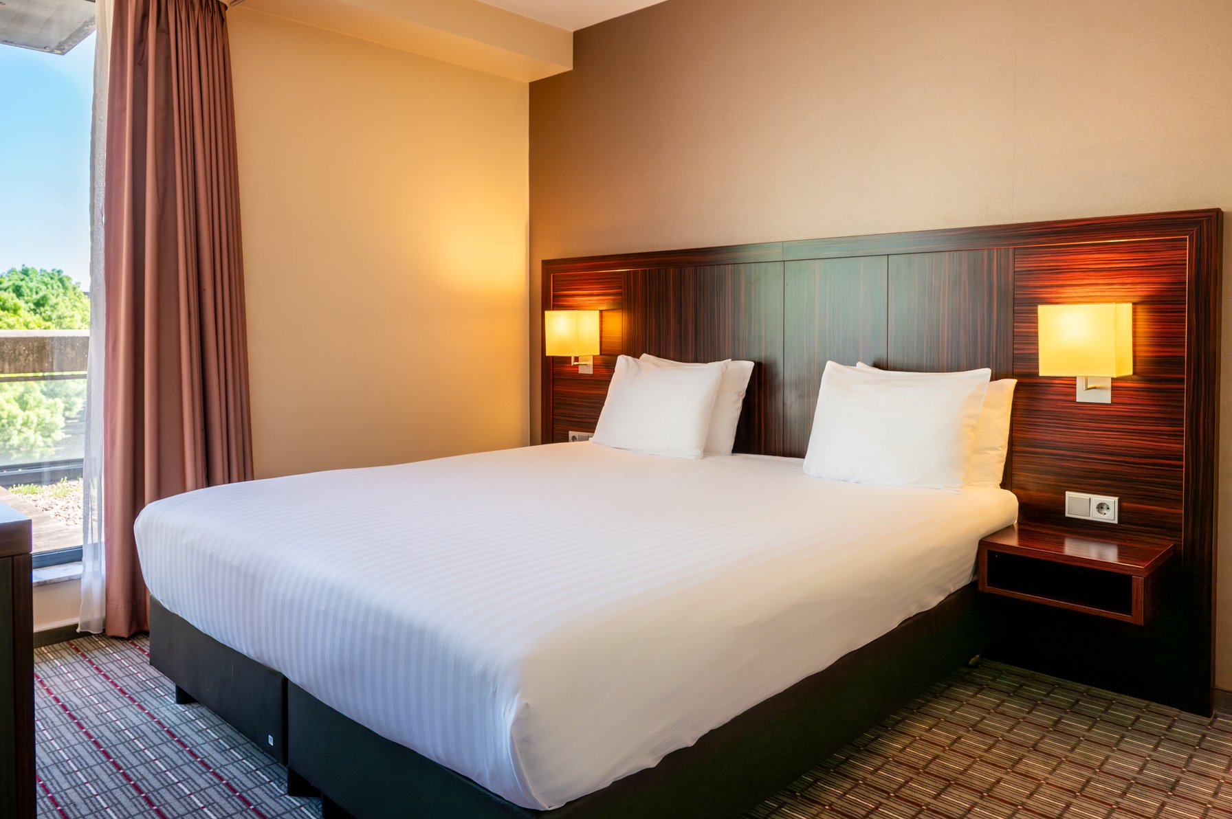 Crowne Plaza MAASTRICHT Room Type - 1 Queen Premium Balcony