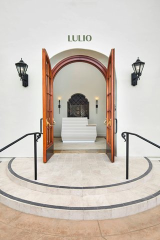 Lulio Entrance