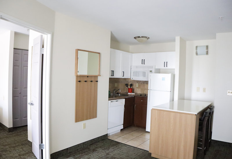 1 BEDROOM SUITE KING BED NONSMOKING