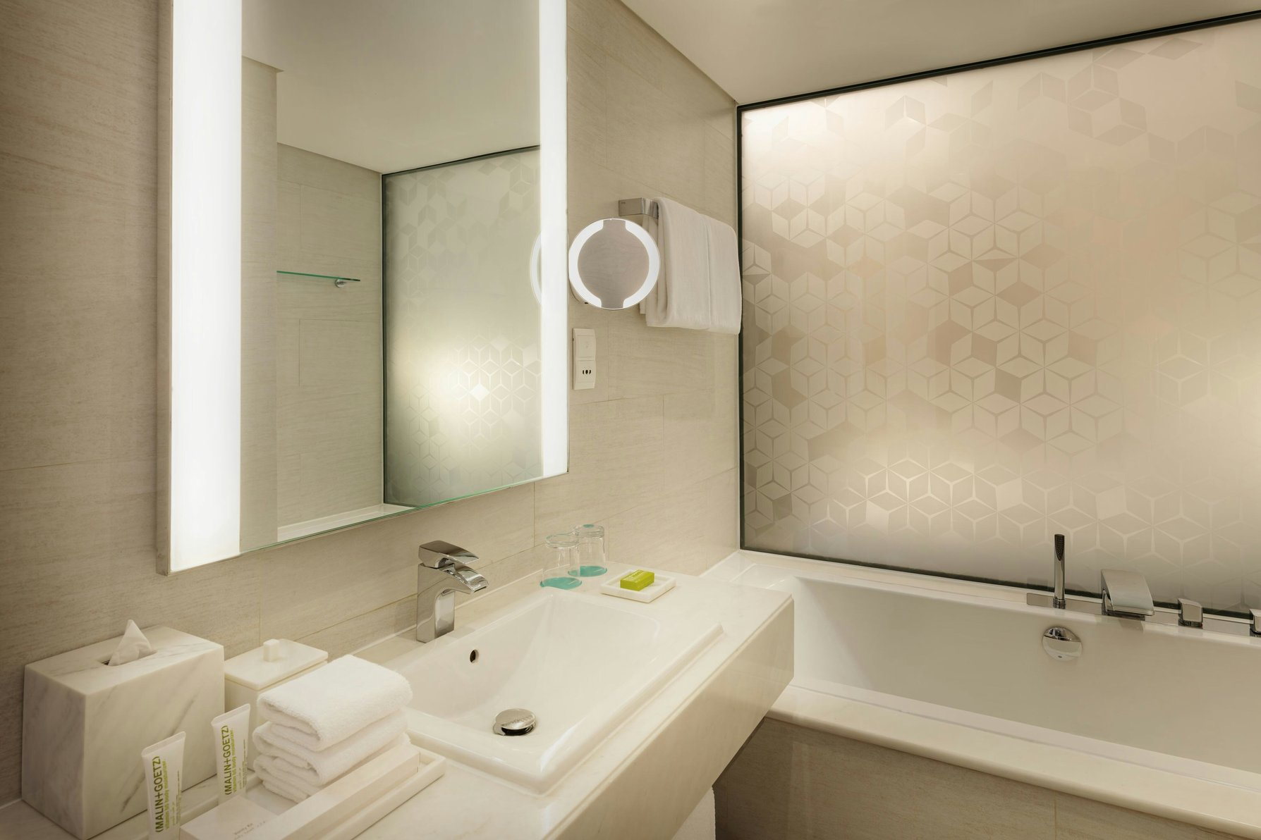 Le Royal Meridien Beach Resort And Spa Room Type - Superior Deluxe Land View, Guest room, 1 King, with Breakfast, Balcony