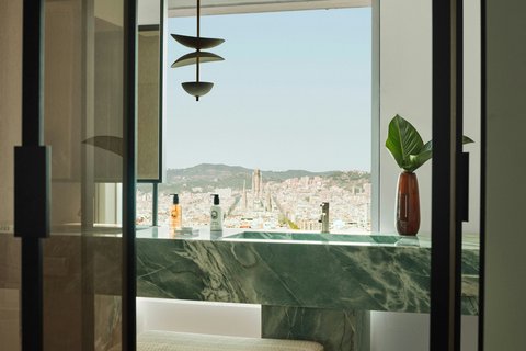 Skyline Suite Bathroom