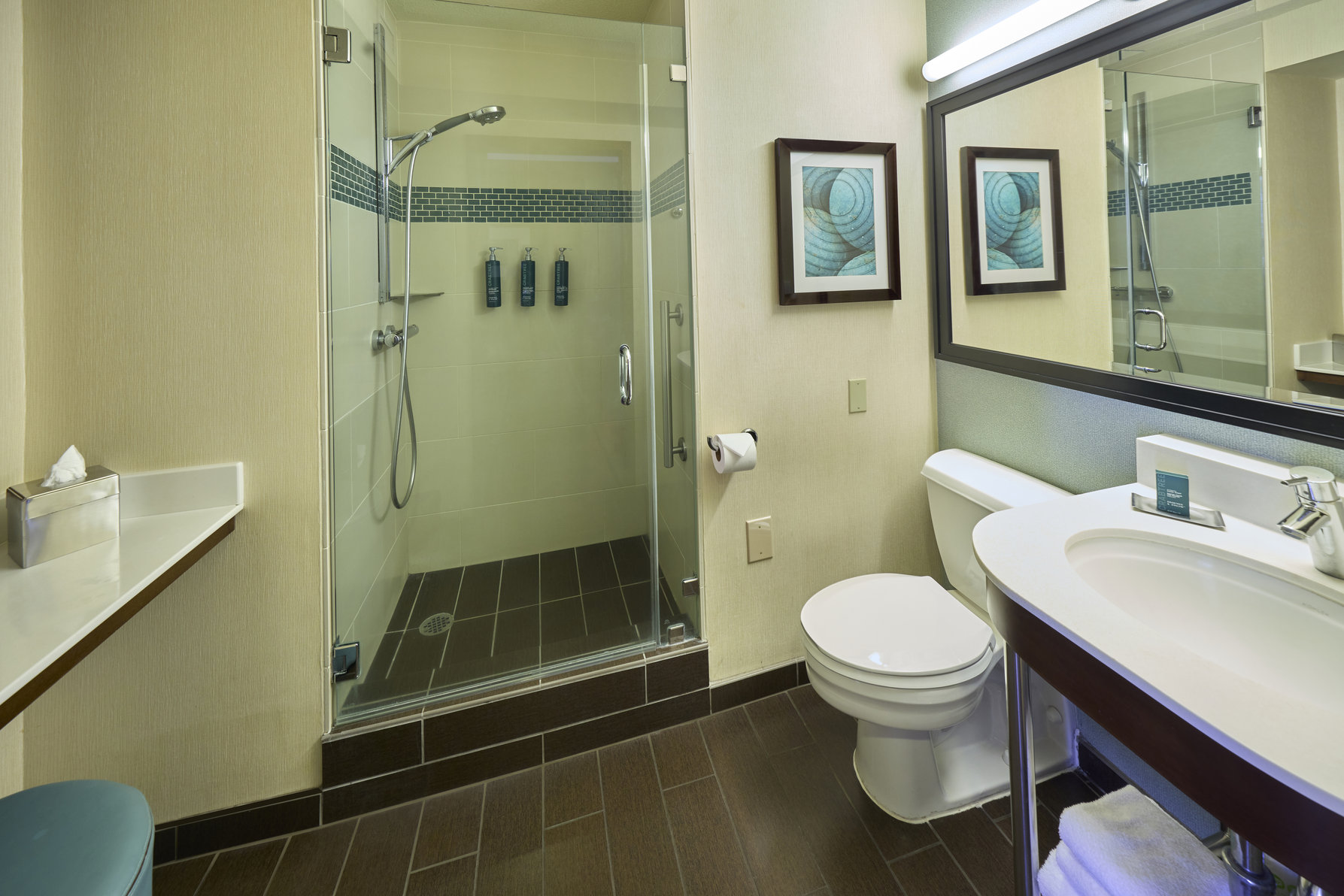 DoubleTree by Hilton Hotel Alana - Waikiki Beach Room Type - CRNR STE PRK OV 1 KG LANAI