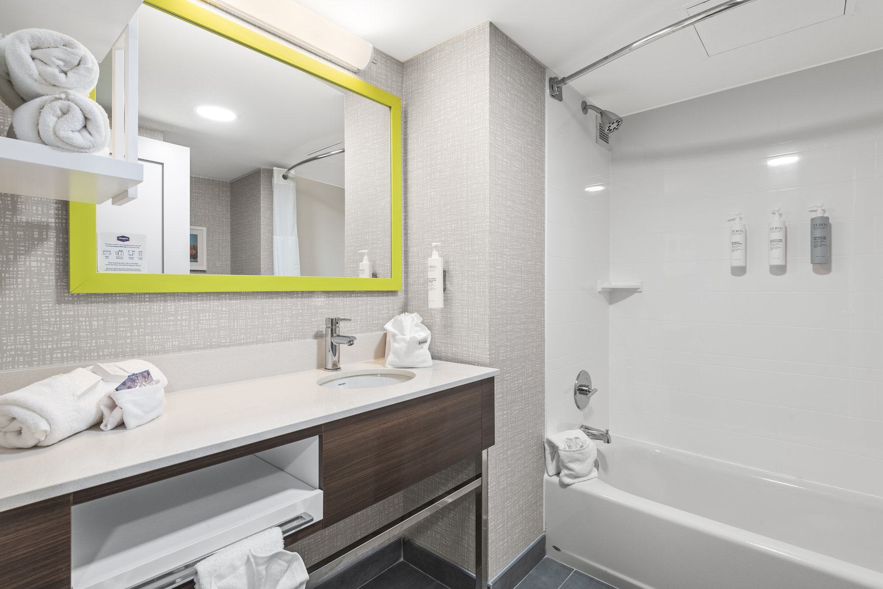 Hampton Inn Columbus-North Room Type - 1 KING TUB SHOWER COMBO